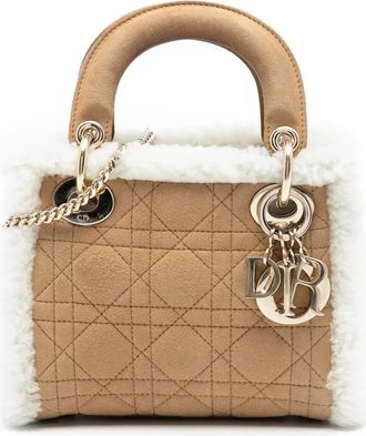 Dior Borsa a tracolla Lady Dior mini in pelle scamosciata con motivo Cannage e finiture in shearling 2010-2025 - Marrone