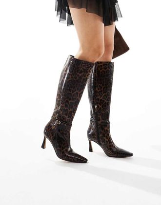 schuh Demi - Stivali al ginocchio a punta con tacco leopardati-Multicolore
