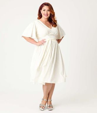 Unique Vintage Plus Size 1940s Velvet Flutter Sleeve Swing Dress in Ivory Peacock Print at Nordstrom, Size 1X