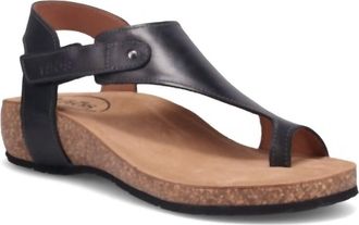 Taos Womens Fame Sandal In Black