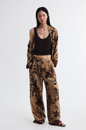 H&M Pleated Satin Twill Pants in Beige/patterned at Nordstrom, Size 4