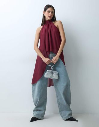 Lioness in esclusiva top allacciato al collo in chiffon con drappeggio rosso ciliegia