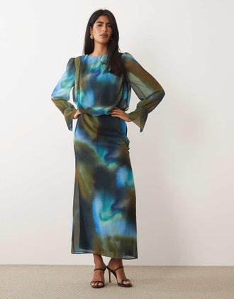 Daska Vestito lungo in chiffon drappeggiato con vita a campana blu sfumato e verde oliva
