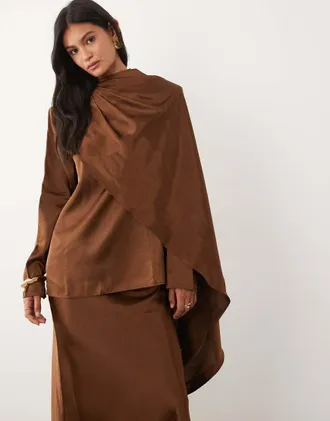 JW PEI Esclusiva JW PEI - Top accollato in raso color cioccolato con mantella drappeggiata asimmetrica in coordinato-Marrone