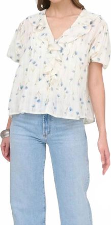 ZOE AND CLAIRE Floral Printed Ruffle V-Neck Top In Ivory Multi