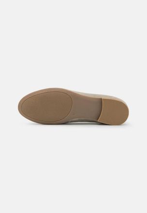 Caprice Slip-On Loafer - Dames - Loafers - Grijs - 39 EU - Leer - Schoenen