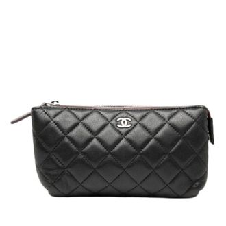 Chanel Pre-owned Clutches, female, Black, Size: ONE SIZE Pre-owned Quilted Leather Pouch