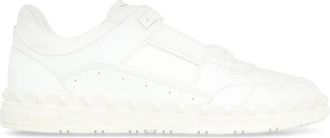 Valentino Garavani Studded Leren Sneakers - Heren - Sneakers - Wit - 45 EU - Leer - Schoenen