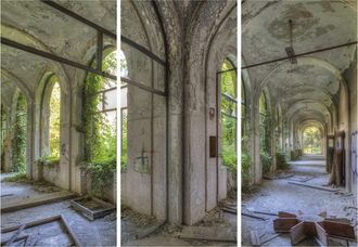 Schubiger M&ouml;bel Digitaldruck auf Acrylglas Lost Place Geteilter Flur