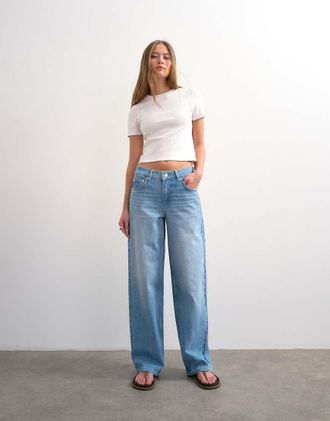 Topshop Jeans comodi a vita bassa lavaggio candeggiato con cinturino-Blu
