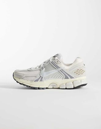 Nike Vomero 5 - Sneakers bianche e grigio chiaro-Bianco