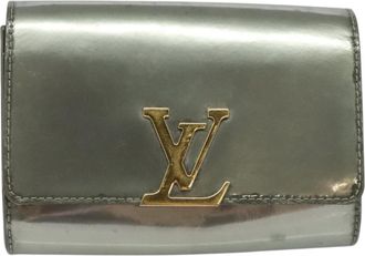 Louis Vuitton Louise Silver Patent Leather Clutch Bag (Pre-Owned)