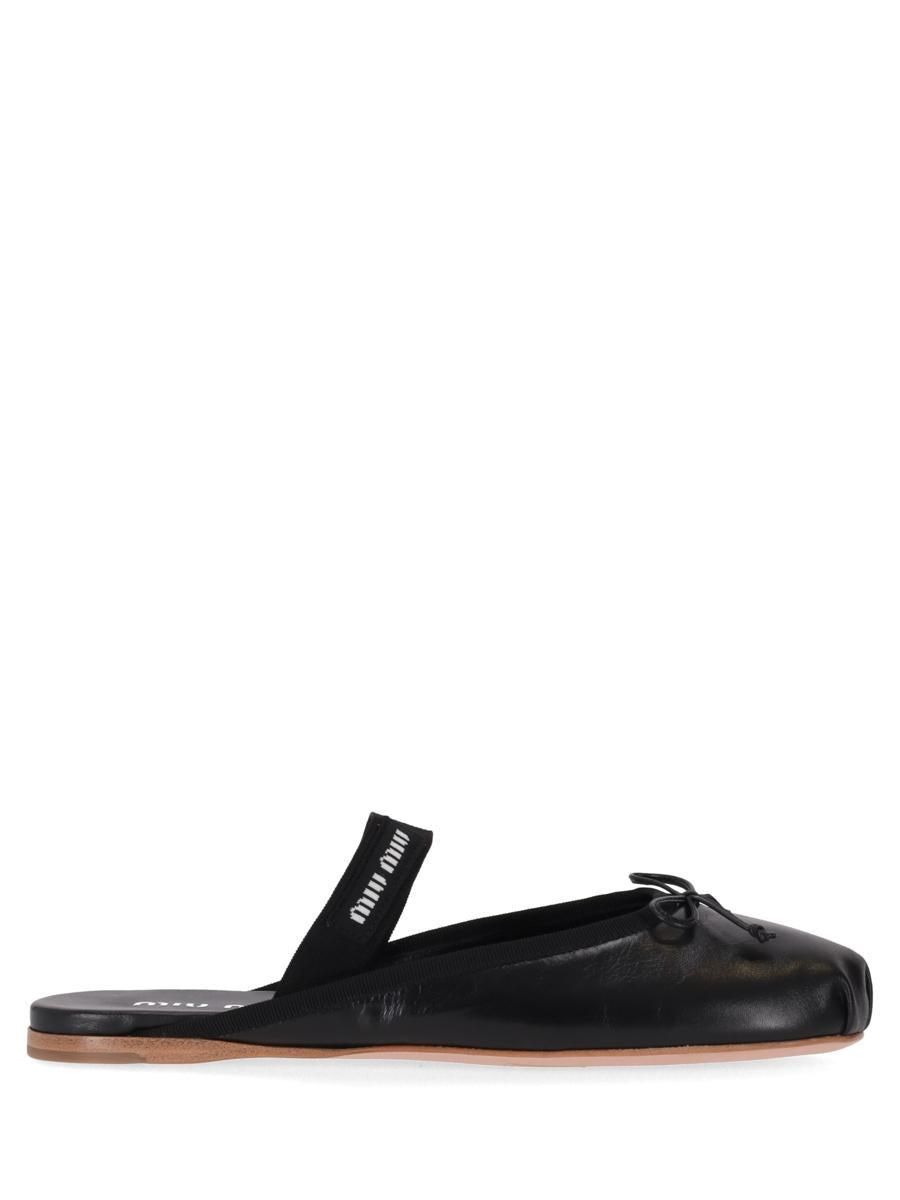 【送料&関税込】Miu Miu Slip-on Sandals Miu Miu Logo-Detailed Slip-On Sandals in Natural | Lyst Canada
