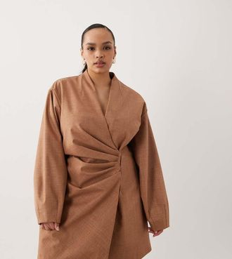 Asos Curve ASOS DESIGN Curve - Vestito blazer strutturato beige con pieghe in vita-Multicolore