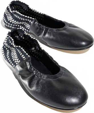 Amambaih Womens Soft Leather Flat Shoe In Black