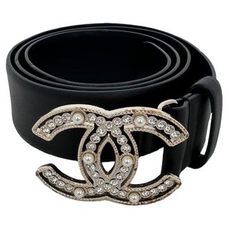 Chanel Chanel Faux Pearl Versierde CC Gesp Riem in Zwart Leder