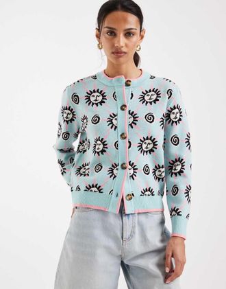 Never Fully Dressed Hollie - Cardigan in maglia blu con stampa di sole