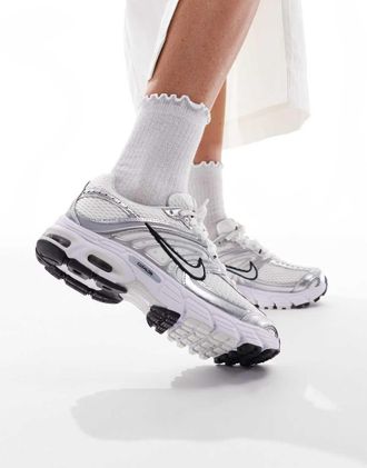 Nike Air Max Moto 2K - Sneakers unisex bianche e argento-Bianco