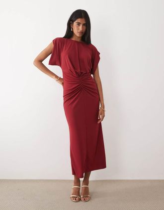 Asos Vestito midi rosso con spalle strutturate e arricciatura sul davanti