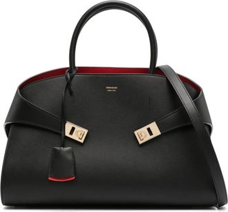 Ferragamo medium Hug leather tote bag - women - CALFSKIN - One Size - Black