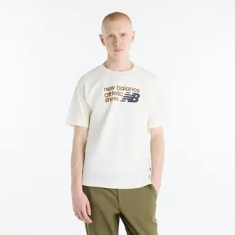 New Balance Hombre Athletics Premium Relaxed Chest Logo T-Shirt en Beige, Algod&oacute;n, Talla 2XL