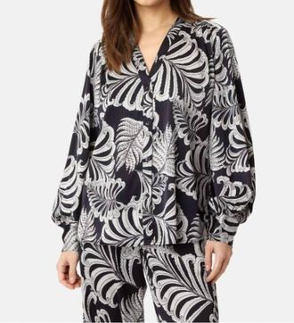 Karmamia Amelia V-Neck Shirt In Navy Palm