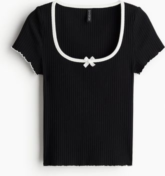 H&M Geripptes Shirt mit Overlock-Details - Schwarz