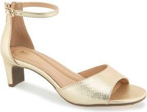 Kenneth Cole Reaction Voyage Sandal in Light Gold at Nordstrom Rack, Size 7.5