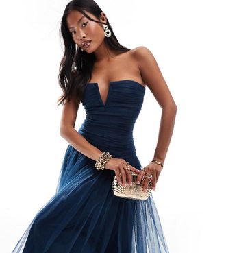 Lace & Beads Petite Vestito lungo in tulle blu navy con fondo sceso