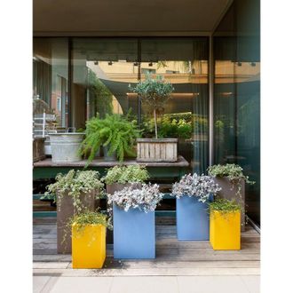 Slide Base Pot Rosso fiamma - 42 / 30 h 73 cm Vaso decorativo in polietilene originale Slide colorato giardino di design esterno interno bar ristorante