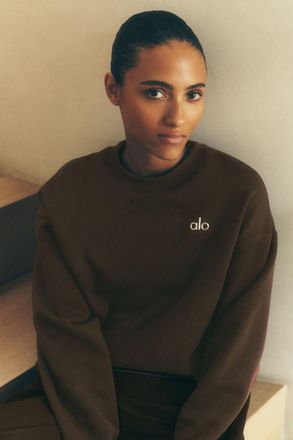 Alo | Accolade Crewneck Neck Pullover Top in Espresso, Size: Medium