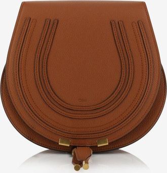 Chlo&eacute; Schultertasche aus genarbtem leder Marcie Saddle
