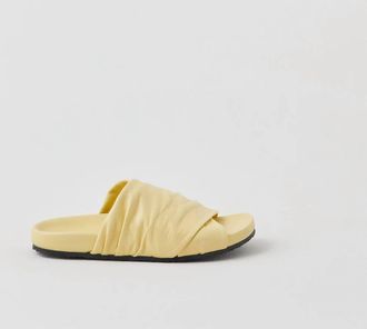 Closed Womens Cross Italian Leather Sandals In Yellow Orchid