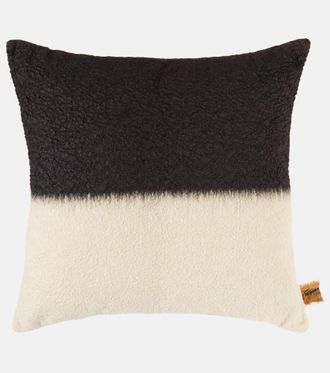Lyria Gudula colorblocked cushion