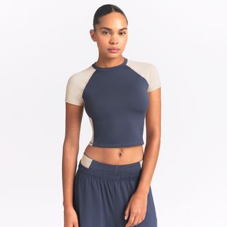 Nike Womens SKIMS Matte Shine Mix Short-Sleeve Crop Top in Black | TPTSH6034W-OIG