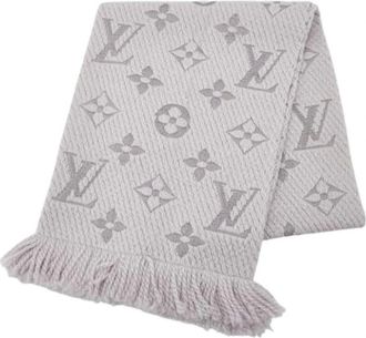 Louis Vuitton Pre-owned Scarves, female, Gray, Size: ONE SIZE Pre-owned Silk Scarf