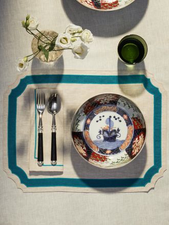 Los Encajeros Vega Embroidered Linen Placemats (Set of 4)