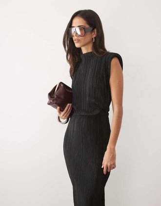 Asos vestito midi a colonna pliss&eacute; con collo alto e spalline imbottite nero
