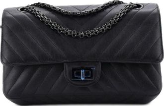 Chanel So Black Reissue 2.55 Flap Bag Chevron Sheepskin 225 shoulder bag - Nero