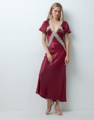 Reclaimed Vintage vestito lungo da t&egrave; in satin con bordo in pizzo bordeaux-Rosso
