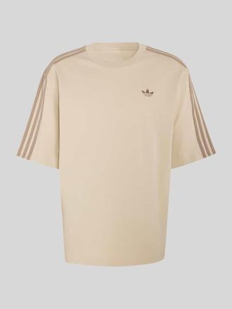 adidas Originals Loose Fit T-Shirt aus reiner Baumwolle mit Logo-Stitching in Sand, Gr&ouml;&szlig;e XXL