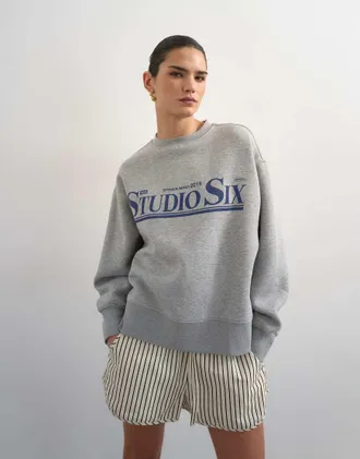 Topshop Felpa comoda con stampa Studio 6-Grigio