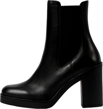 Stuart Weitzman Womens Stuart Weitzman Bethenny 80 Chelsea Bootie Black SJ283-BLK