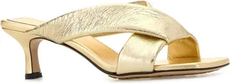 Bottega Veneta Womens Gold Leather Niva Mules Medallion Sandali Sandal