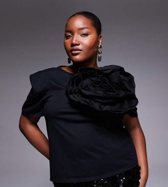 Asos Curve - T-shirt premium nera con fiore applicato-Nero