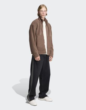 adidas Originals Premium Essentials - Giacca in pile polar marrone con zip