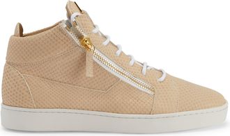 Giuseppe Zanotti Kriss