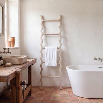 Maisons du monde Escalera decorativa de madera de abeto ondulada