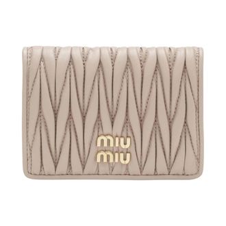 Miu Miu Kleine Matelass&eacute; Portemonnee - Dames - Portefeuilles - Beige - ONE Size - Leer - Accessoires