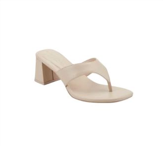 Marc Fisher Womens Arcee Block Heel Thong Sandal In Light Natural